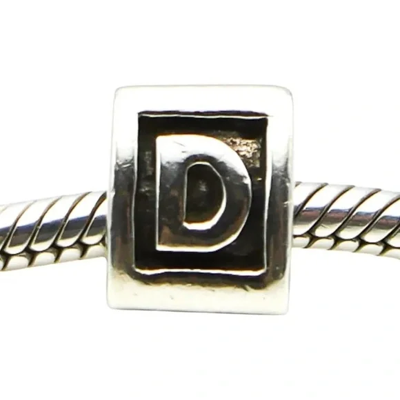 PANDORA | Letter “D” charm - Picture 2 of 4